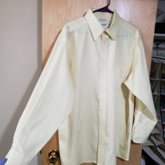 Roundtree & York-Gold-lot of-2-Men's button down shirts-M-gently pre-luved - Picture 9 of 9